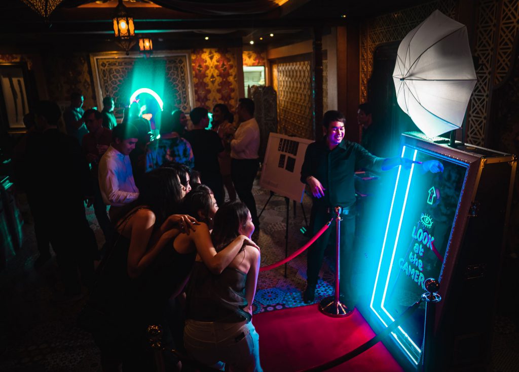 Kodėl vis daugiau švenčių renkasi foto veidrodį vietoj fotografo